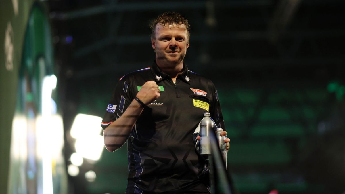 Live WK darts | Richard Veenstra gunt Kim Huybrechts geen leg, ook Clayton en Gurney door