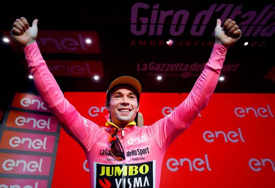 Roglic na monsterbegin Giro: 'Superblij dat ik die trui mag dragen' (video)