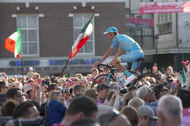 Astana stapt zondag 'gewoon' op de fiets in Luik