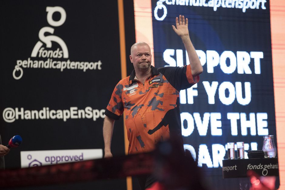 Van Barneveld vliegt er in 1e ronde PC 9 al meteen uit tegen de nummer 99 van de wereld