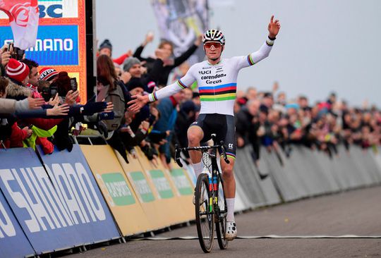 Fenomeen Mathieu van der Poel heerst ook in Koksijde, Lars van der Haar knap 4e