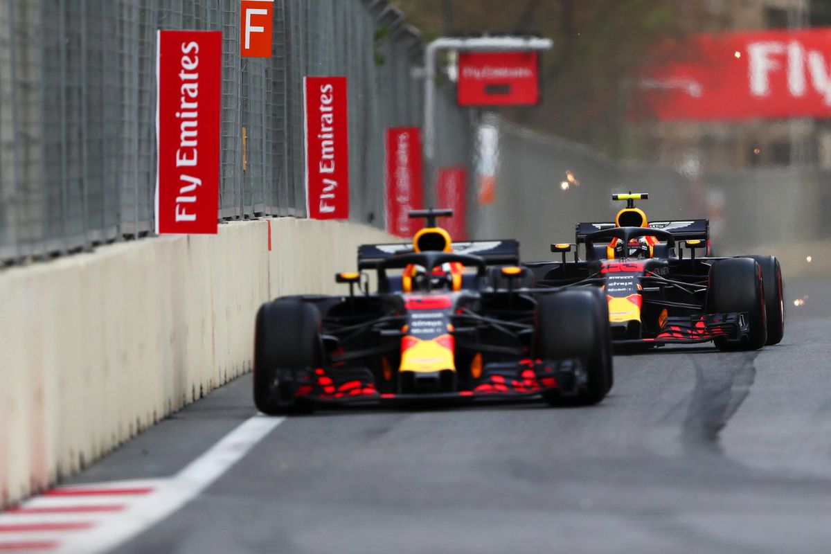 Verstappen en Ricciardo krijgen alleen tik op de vingers na crash in Baku