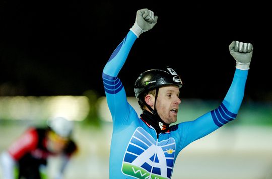 Dubbelslag Anema: Stroetinga wint zevende NK-titel marathonschaatsen