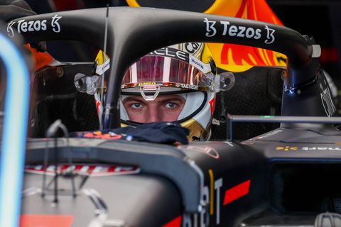 Max Verstappen gaat voor een betere bolide, maar Ferrari is sneller: 'Die auto is echt een raket'