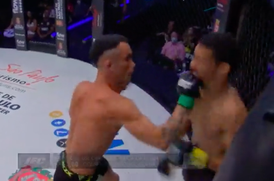 🎥 | Braziliaanse MMA-vechter Caique Costa beukt opponent KO binnen 10 seconden