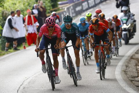 Het peloton bereikt in etappe 20 het dak van de Giro d'Italia: valt zaterdag de beslissing?