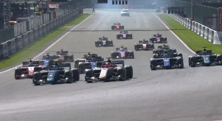 Bliksemstart Nyck de Vries op Spa-Francorchamps: van plek 8 naar 3 (video)