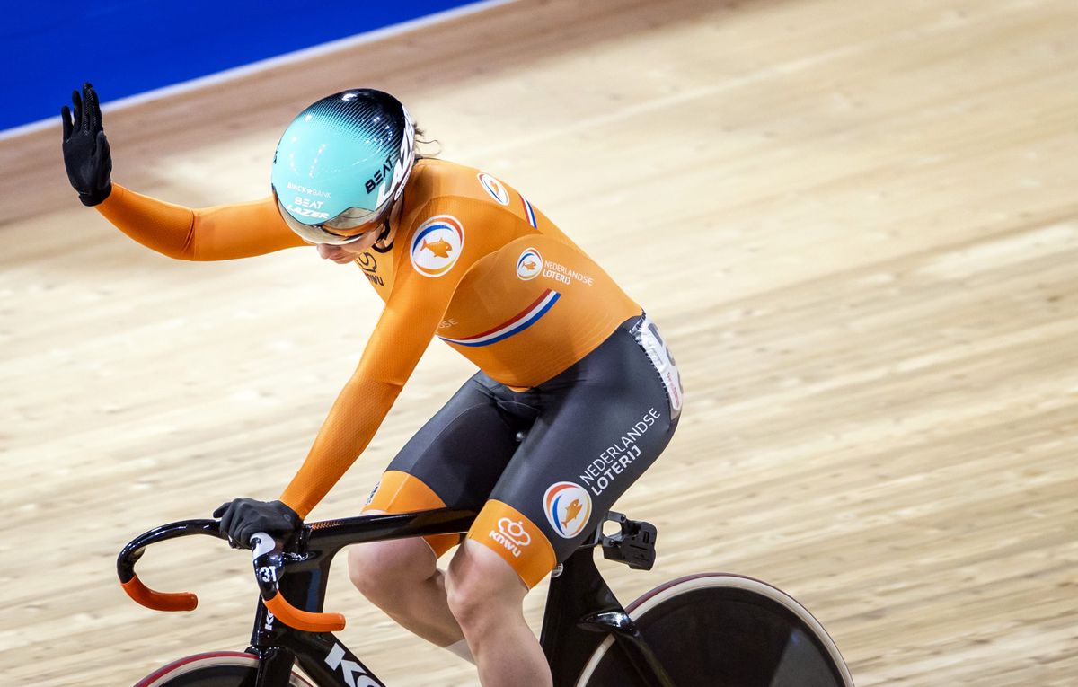 Van Riessen staat in halve finale keirin, Wild valt tijdens finale puntenkoers