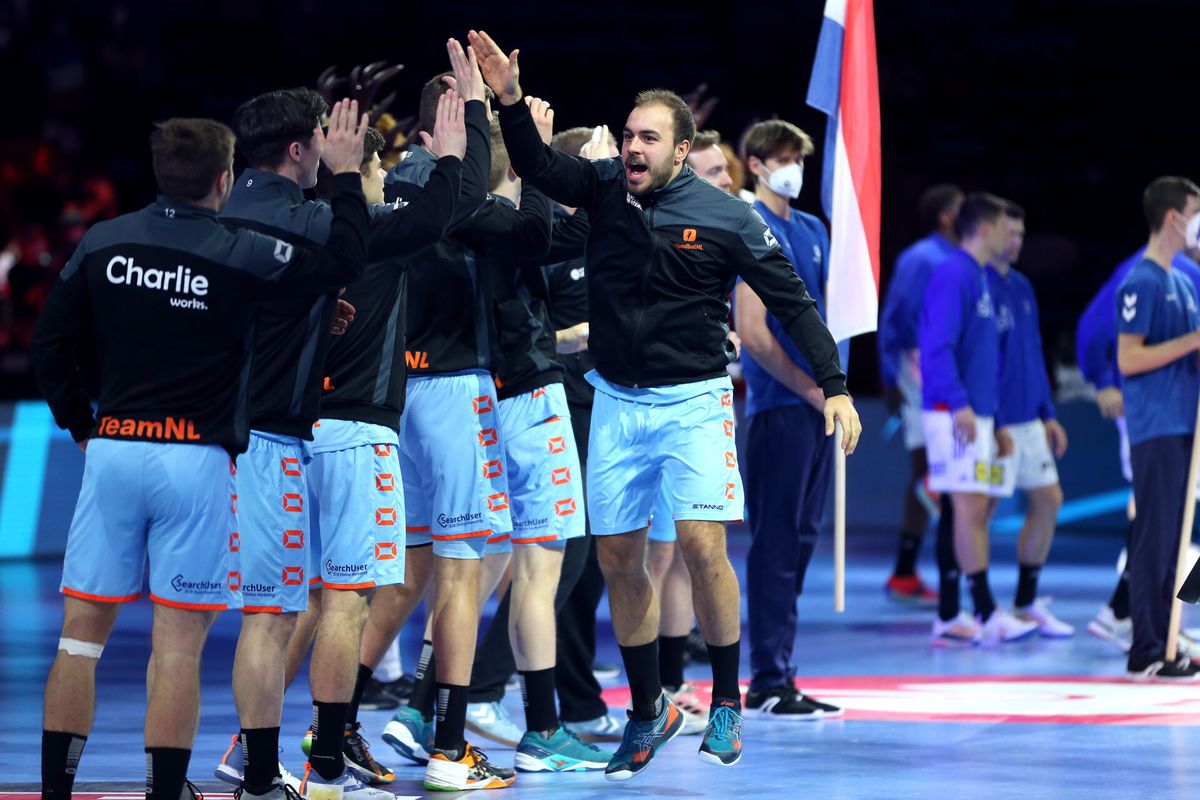 Nederlandse handballers beginnen sterk, maar verliezen toch van Frankrijk op EK