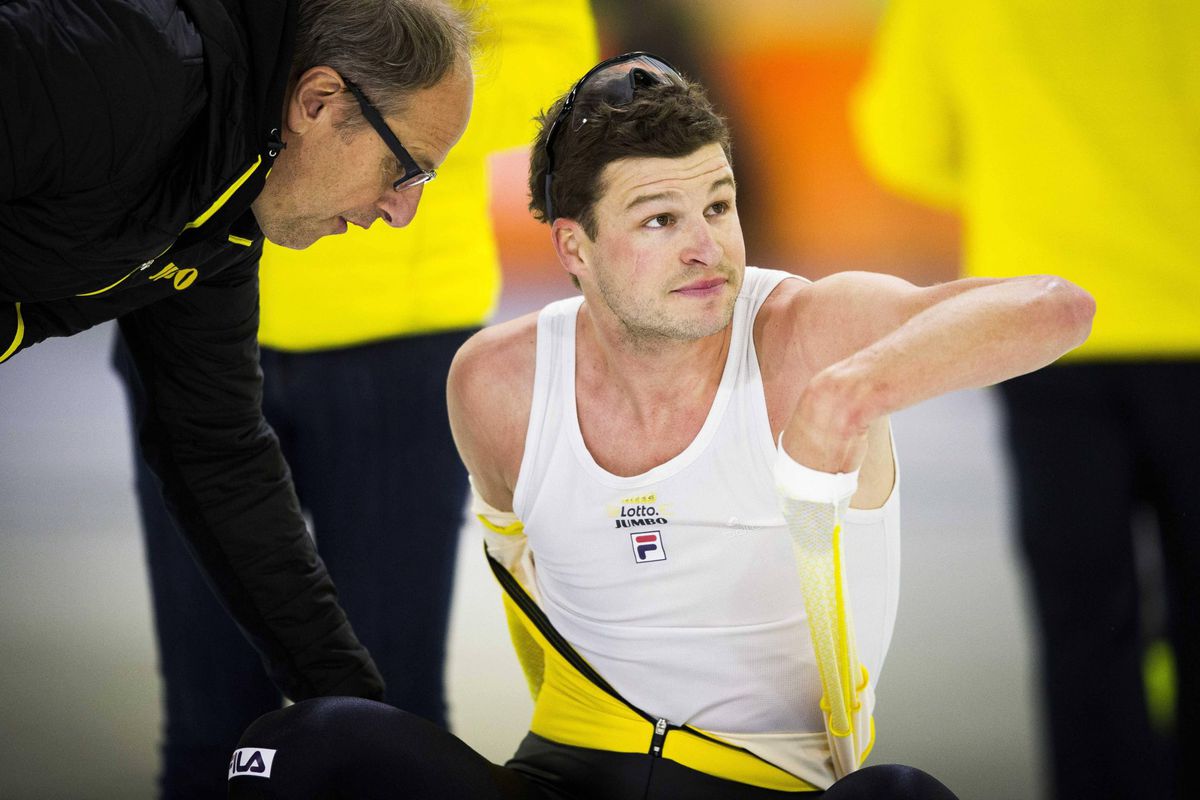 Sven Kramer heeft teveel last van zijn rug en zegt de 5000 meter ook af