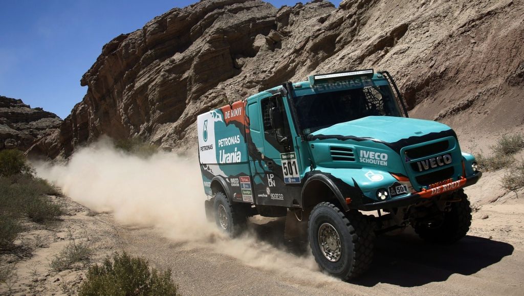 De Rooy neemt geen risico en wint Dakar Rally