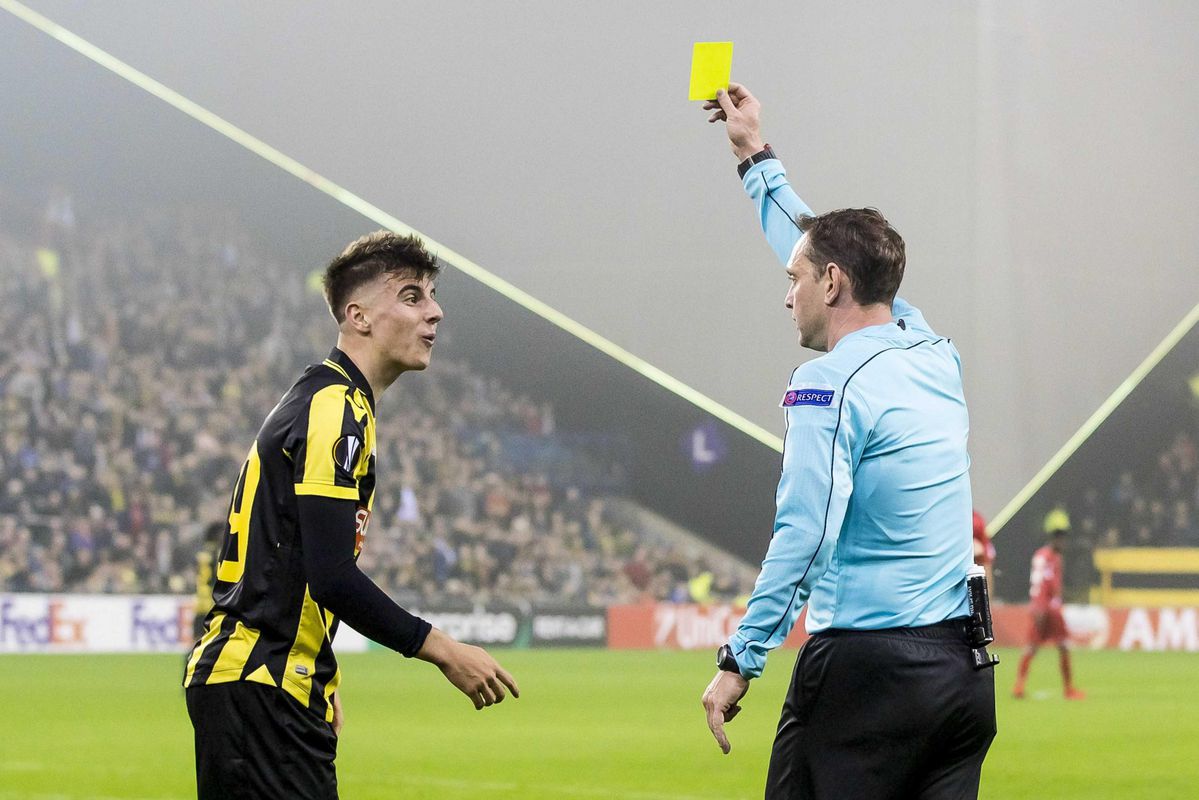 UEFA onderzoekt Vitesse weer na berg gele kaarten tegen Zulte Waregem