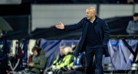 Feyenoord-trainer Arne Slot vreest slecht veld bij Lazio: 'Wie er baat bij heeft?'