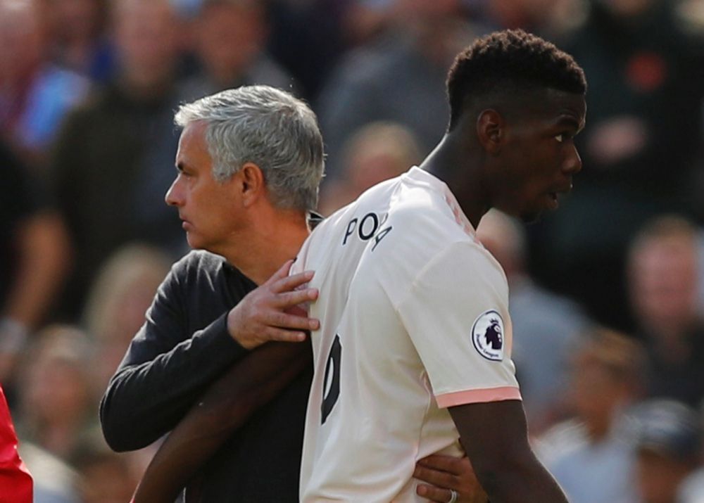 'Vrolijke Pogba gaf alles en iedereen op de club een high five na ontslag Mourinho'