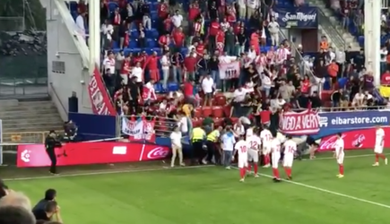 Tribune 'stort in' bij vieren doelpunt: Sevilla-fans gewond afgevoerd (video)