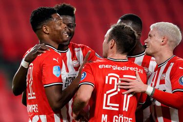 Duitse doelpunten en Duitse rode kaart helpen PSV aan de zege
