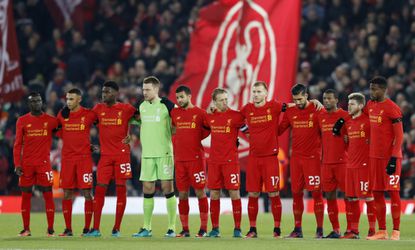 Prachtig eerbetoon Liverpool aan slachtoffers vliegtuigramp Chapecoense (video)