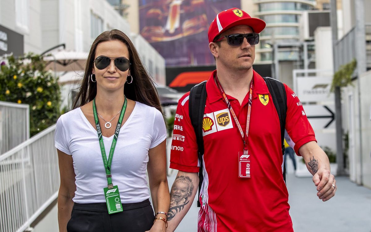 Mevrouw Räikkönen dist Hamilton keihard op Instagram 😂