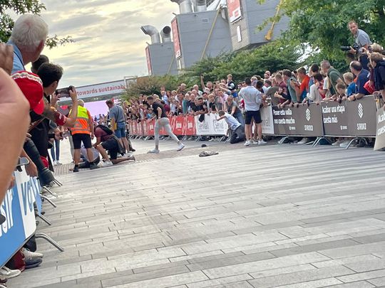 📸 | Ook Vuelta ontkomt er niet aan: actievoerders van de weg geveegd bij ploegentijdrit in Utrecht