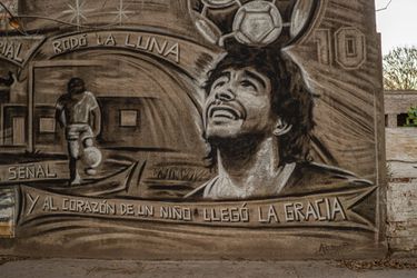 🎥 | Cubaanse beweert: 'Maradona maakte mij op mijn 16e verslaafd en dwong me tot borstvergroting'