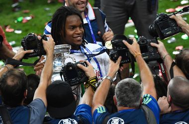 Video: Benfica draagt 'kind' Sanches over aan Bayern met mooi afscheidsfilmpje