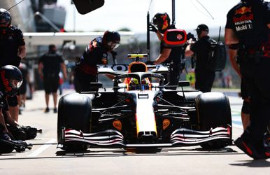 Sergio Pérez rijdt ALWEER te hard in de pits en moet nieuwe boete betalen
