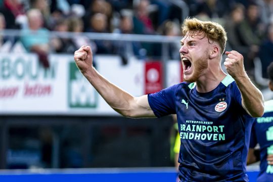 'PSV-aanvaller Yorbe Vertessen stuurt foto's van geslachtsdeel rond naar meisjes'