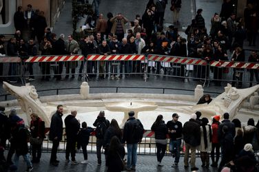 🎥 | Politie in Rome gaat de fonteinen extra goed beschermen tegen Feyenoord-fans