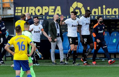 Horrordag voor Spaanse voetbal: hierdoor kon Valencia NIET van het veld lopen na racisme