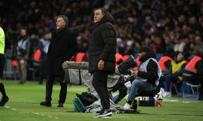 Trainer Ligue 1-club stapt op na bizarre uitspraak over aanranding: 'Allemaal wel eens gedaan'