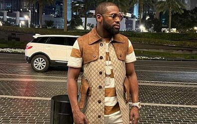 📸 | Floyd Mayweather loopt over straat met klokkie van 1,6 miljoen euro