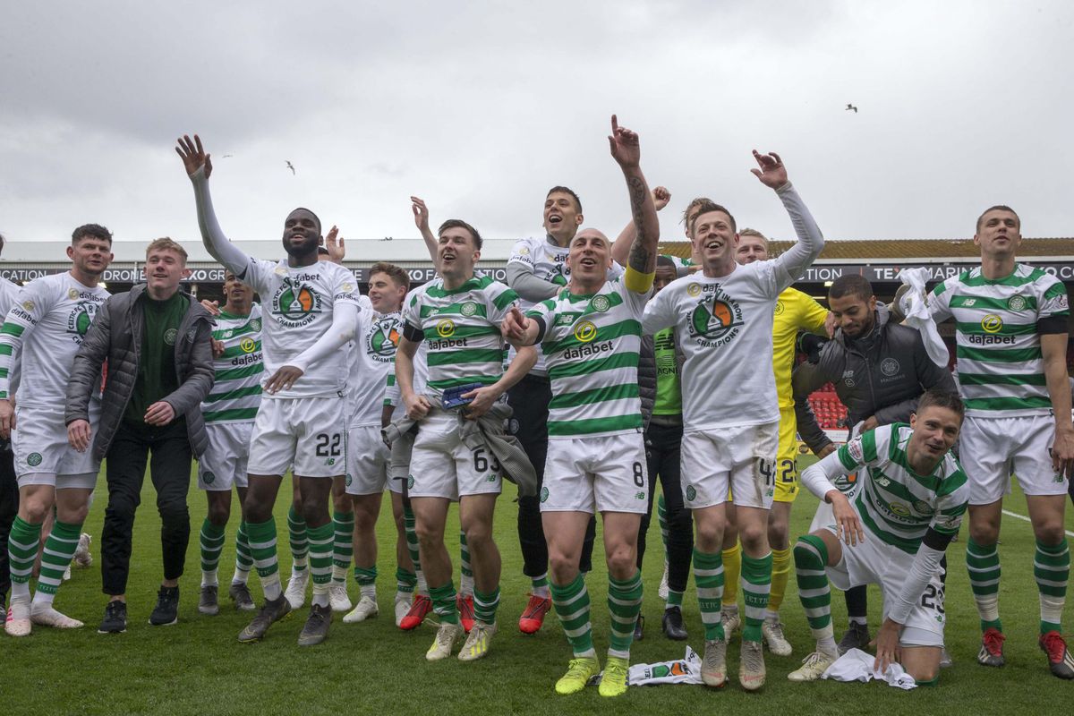 Celtic voor 8e seizoen op rij (en 50ste keer in totaal) kampioen van Schotland