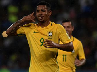 Braziliaans talent Jesus straft foute pass keeper op gruwelijke wijze af (video)