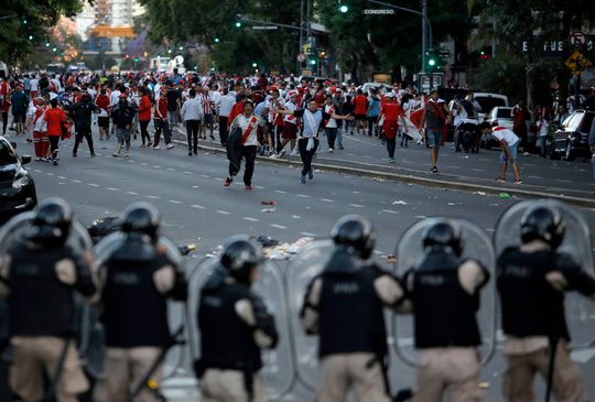 Argentijnse politie pakt 1 verdachte van de voetbalrellen op