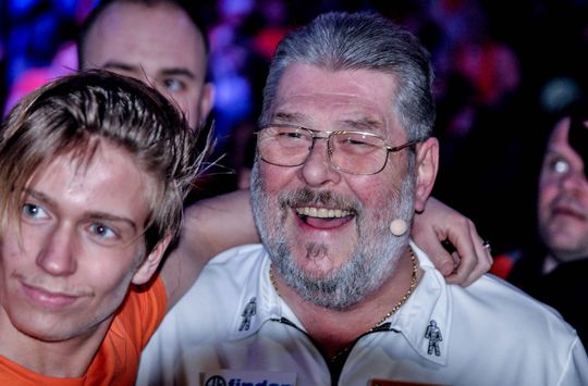 🎥 | Martin Adams kan het nog steeds: 9-darter op livestream