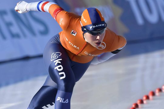 De Jong rijdt met overmacht naar winst op 1500 meter EK allround