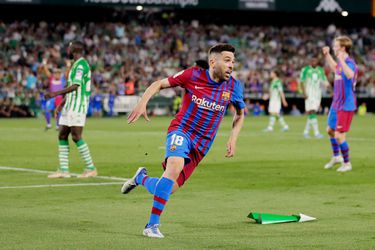 🎥 | Check hier hoe FC Barcelona na heerlijke late goal wint van Real Betis én zeker is van Champions League