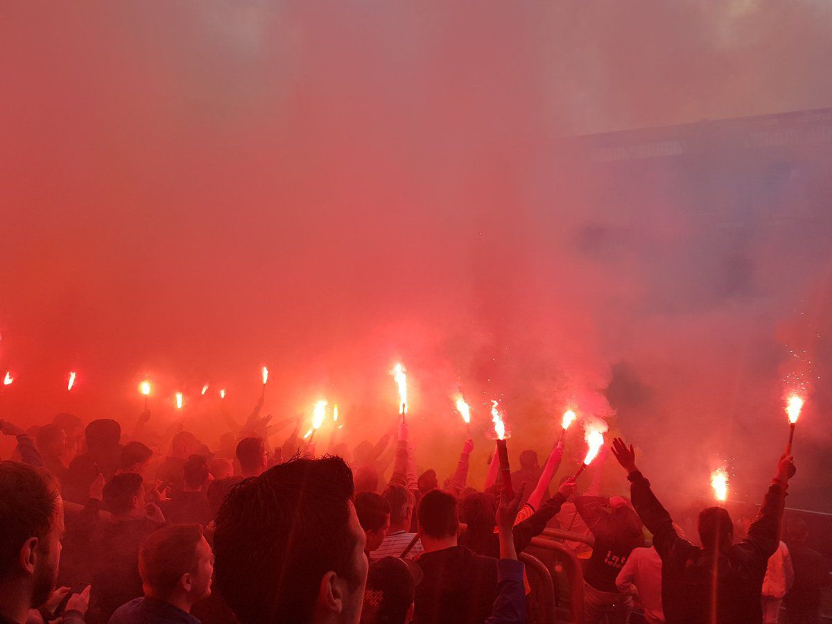 Veel vuurwerk bij training NAC voor Volendam-thuis (video's)