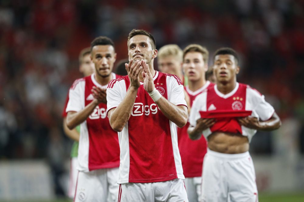 Ajax geeft zege bij Standard Luik weg met penalty in blessuretijd (video)