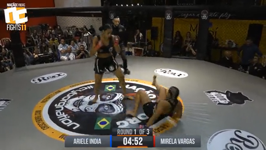 🎥 | Mirela Vargas slaat binnen 12 seconden haar tegenstander KO