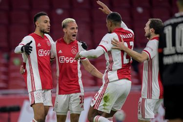 Ajax en PSV schotelen ware show voor: eerste topper van het seizoen verveelt geen seconde