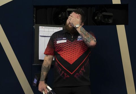 Huilende Michael Smith: 'Wéér een verloren finale gaat nu wel in m'n hoofd zitten'