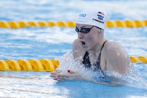 Steenbergen zwemt naar 2 finales op dag 1 wereldbeker kortebaan in Berlijn