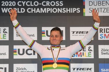 Wereldkampioen Mathieu van der Poel: 'Ik ben enorm trots'