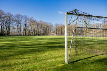 Veel amateurvoetbalclubs blijven in de zomer open: 'De liefde kent nu geen grenzen'