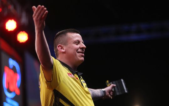 Dave Chisnall wint Players Championhip 25 ten koste van aanstormend talent