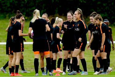 Leeuwinnen trainen met complete groep in aanloop naar WK-duel met Japan