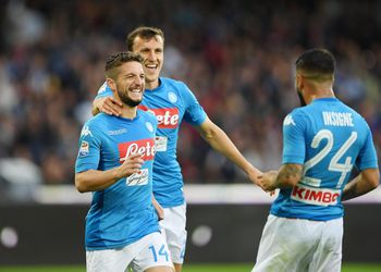 Napoli weer eenzaam koploper na overwinning op Sassuolo