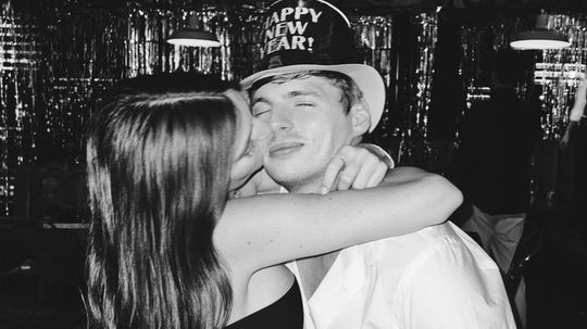 🎥 | MC Max Verstappen ging met nieuwjaar lekker los in Miami: 'Let's f*ck shit up!'