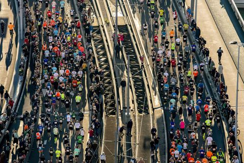Aboutaleb is handenschudder bij finish marathon Rotterdam: 'Alle hotelkamers zitten vol'